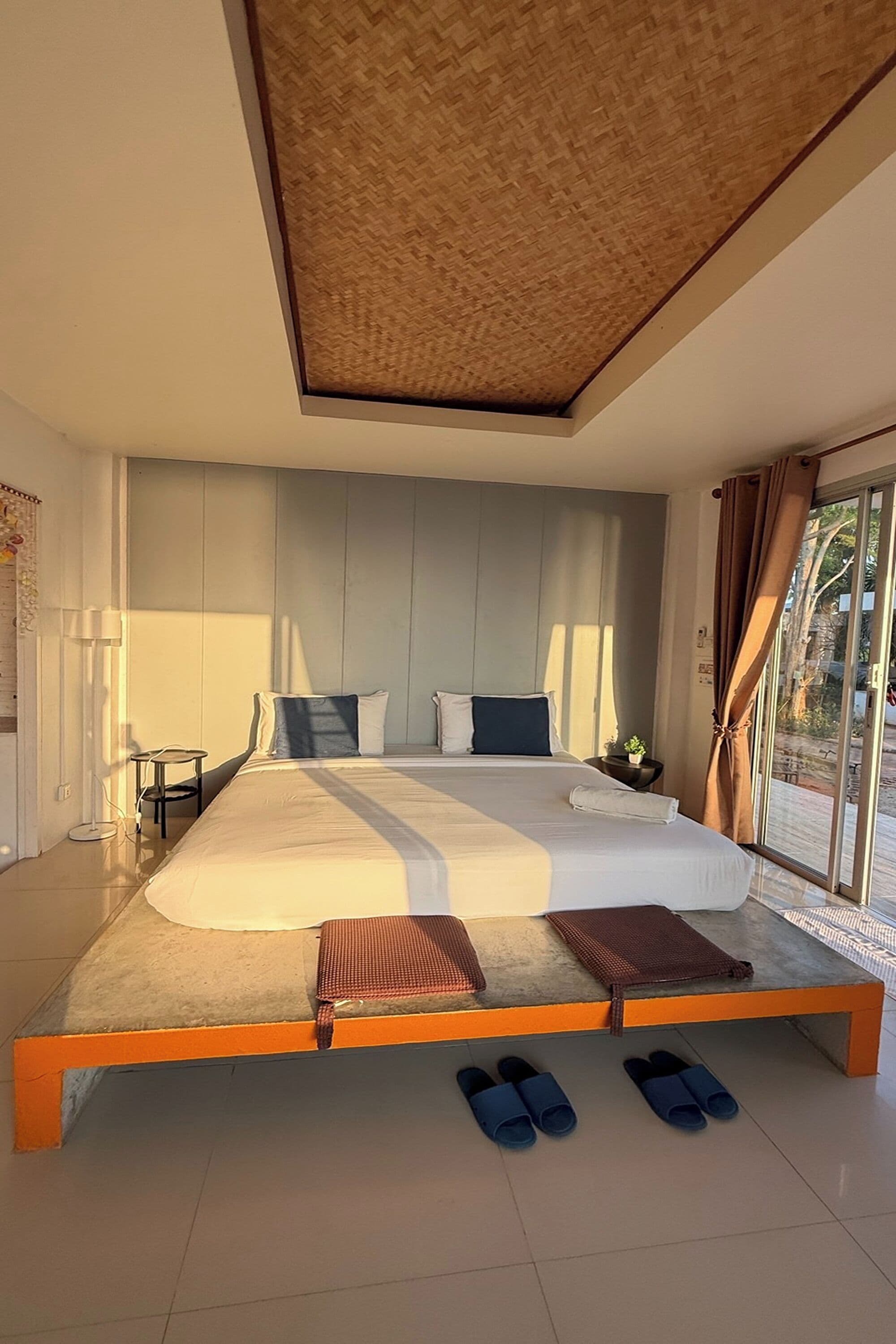 Standard Double Seaview With Garden | Blackout drapes, rollaway beds, free WiFi