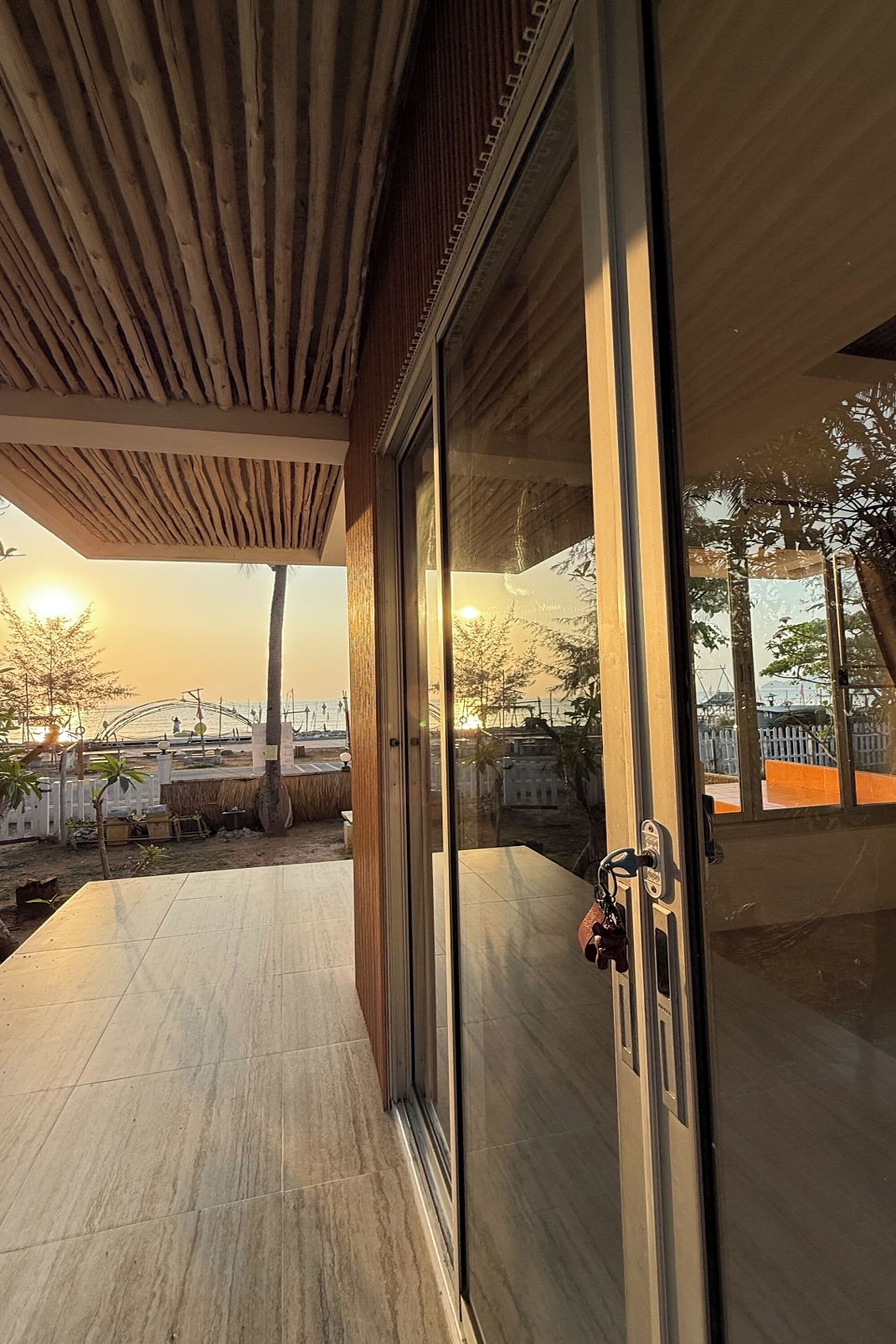 Standard Double Seaview With Garden | Blackout curtains, rollaway beds, free WiFi