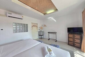 Blackout curtains, rollaway beds, free WiFi - At-Pran Sunrise Beach Resort (Sam Roi Yot)