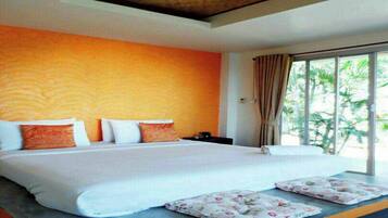 Blackout curtains, rollaway beds, free WiFi