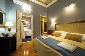 Standard Double or Twin Room, Private Bathroom | Minibar, in-room safe, desk, laptop workspace - Boutique B&B Torre De' Conti (Florence)