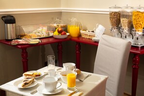 Tägliches kontinentales Frühstück gegen Gebühr