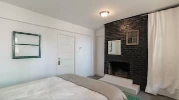 Apartment, 1 Bedroom | Free WiFi, bed sheets