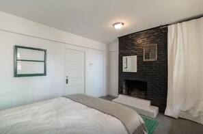 Apartment, 1 Bedroom | Free WiFi, bed sheets - HPG Griffintown (Montreal)