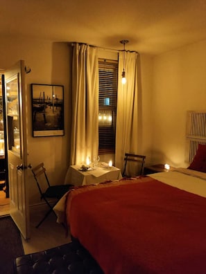 Studio | In-room dining - HPG Griffintown (Montreal)