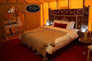 Literie de qualité supérieure, bureau, lits bébé (gratuits)