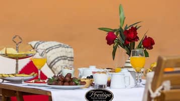Breakfast, lunch, dinner served; international cuisine
