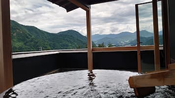 Indoor spa tub