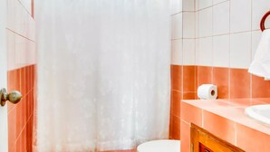 Comfort Villa, 3 Bedrooms, Non Smoking | Bathroom | Shower - Villa Nasua Condominium 2 (Jacó)