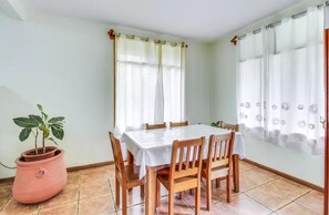 Comfort Villa, 3 Bedrooms, Non Smoking | In-room dining