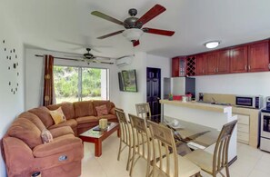 Comfort Apartment, 2 Bedrooms, Non Smoking | Living area