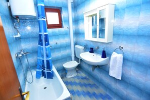 Apartment, 2 Bedrooms, Courtyard Area | Bathroom | Free toiletries, hair dryer, towels, toilet paper - Apartments Jovana (Petrovac)