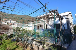 Mặt tiền nơi lưu trú