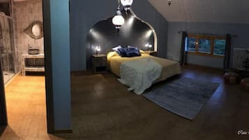 Deluxe Double Room, 1 Double Bed with Sofa bed | Desk, blackout curtains, free WiFi, bed sheets