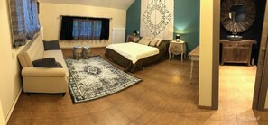 Bureau, rideaux occultants, Wi-Fi gratuit, draps fournis