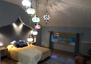 Bureau, rideaux occultants, Wi-Fi gratuit, draps fournis