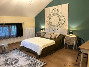 Bureau, rideaux occultants, Wi-Fi gratuit, draps fournis