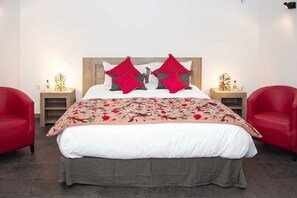 Suite, 2 habitaciones (St Martial) | Decoración personalizada, muebles diferentes y escritorio 