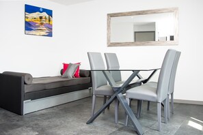 Suite (Cabilière) | In-room dining - Chambres d'Hôtes Les Pirondeaux (Rocamadour)