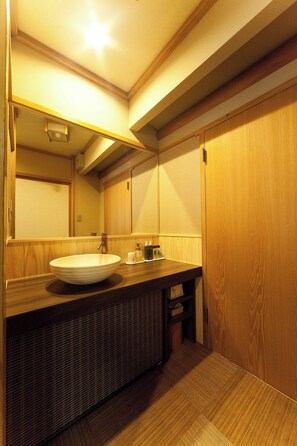 Bathroom - Tsubaki no Yado Yoshidaya (Murakami)