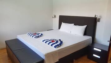 House, 5 Bedrooms | 5 bedrooms, soundproofing, iron/ironing board, free WiFi