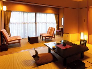 傳統客房 (JPN,SemiOpen-airBath&Toilet,asagiiro) | 客房內保險箱、免費無線上網