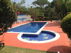 Outdoor pool - Hotel Alamo Internacional (San Salvador)