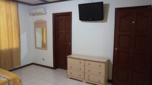 Eenvoudige eenpersoonskamer, 1 queensize bed