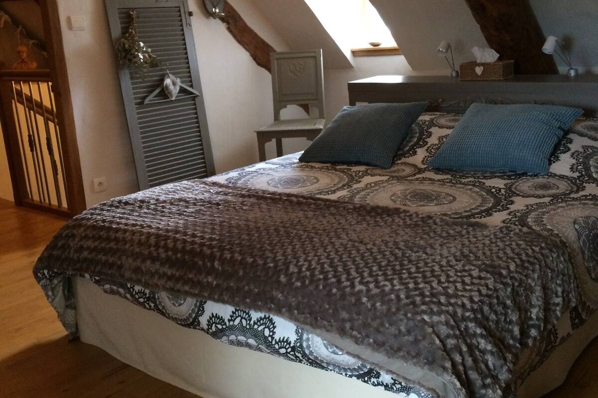 Habitación doble superior (Catherine) | Ropa de cama de alta calidad, tabla de planchar con plancha, wifi gratis