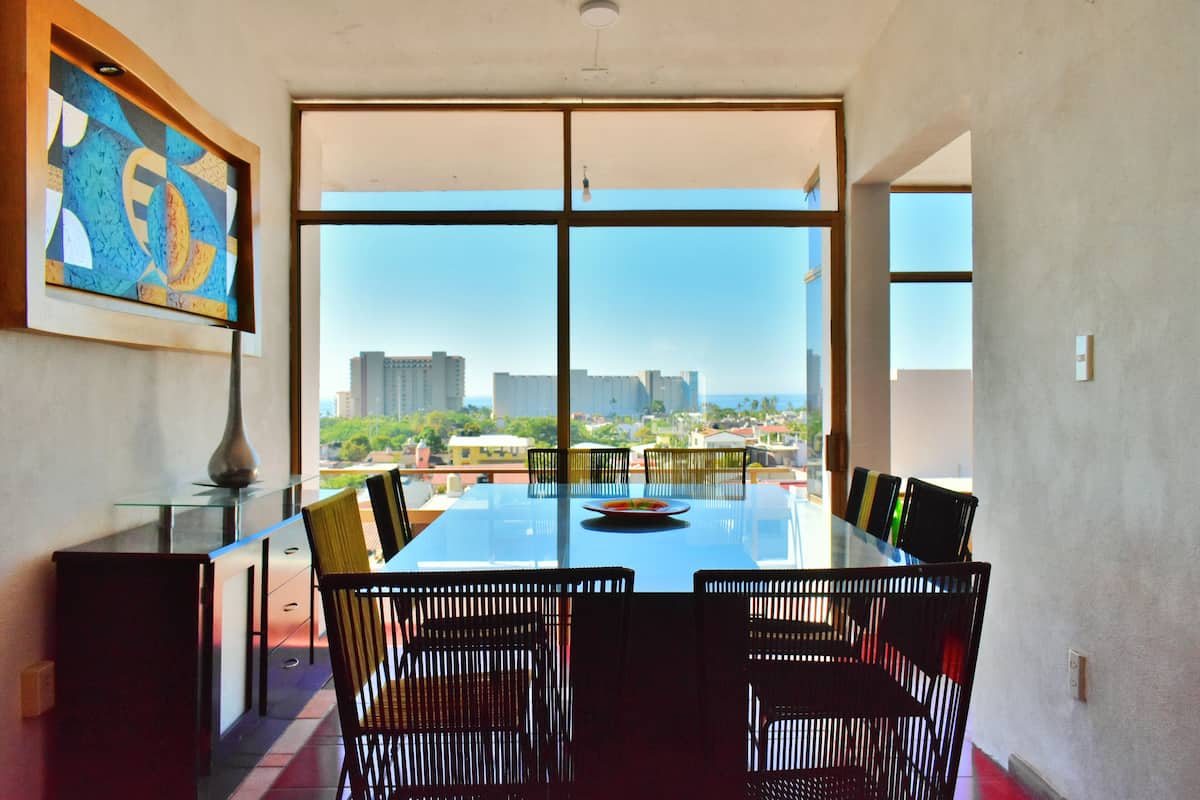 Classic Condo, Multiple Beds, Ensuite