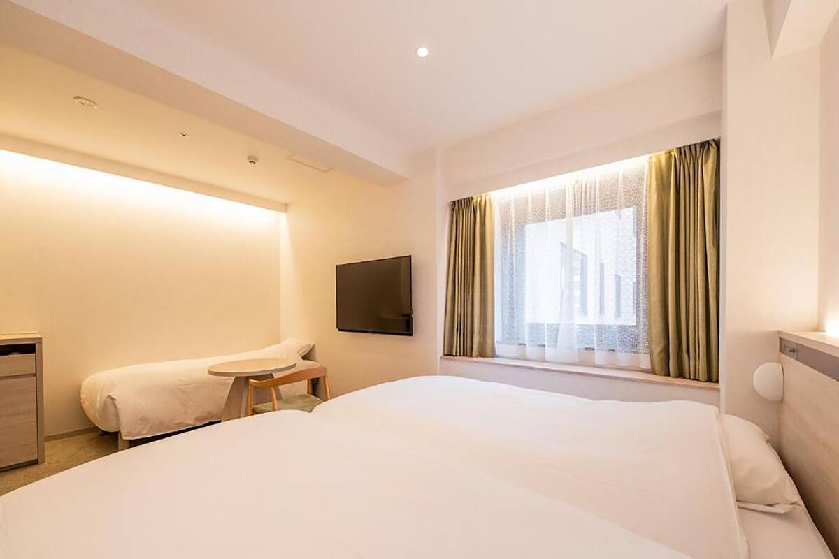 豪華雙床房, 非吸煙房 (Main building, for 3 guests) | 遮光窗簾/窗簾、免費 Wi-Fi、床單