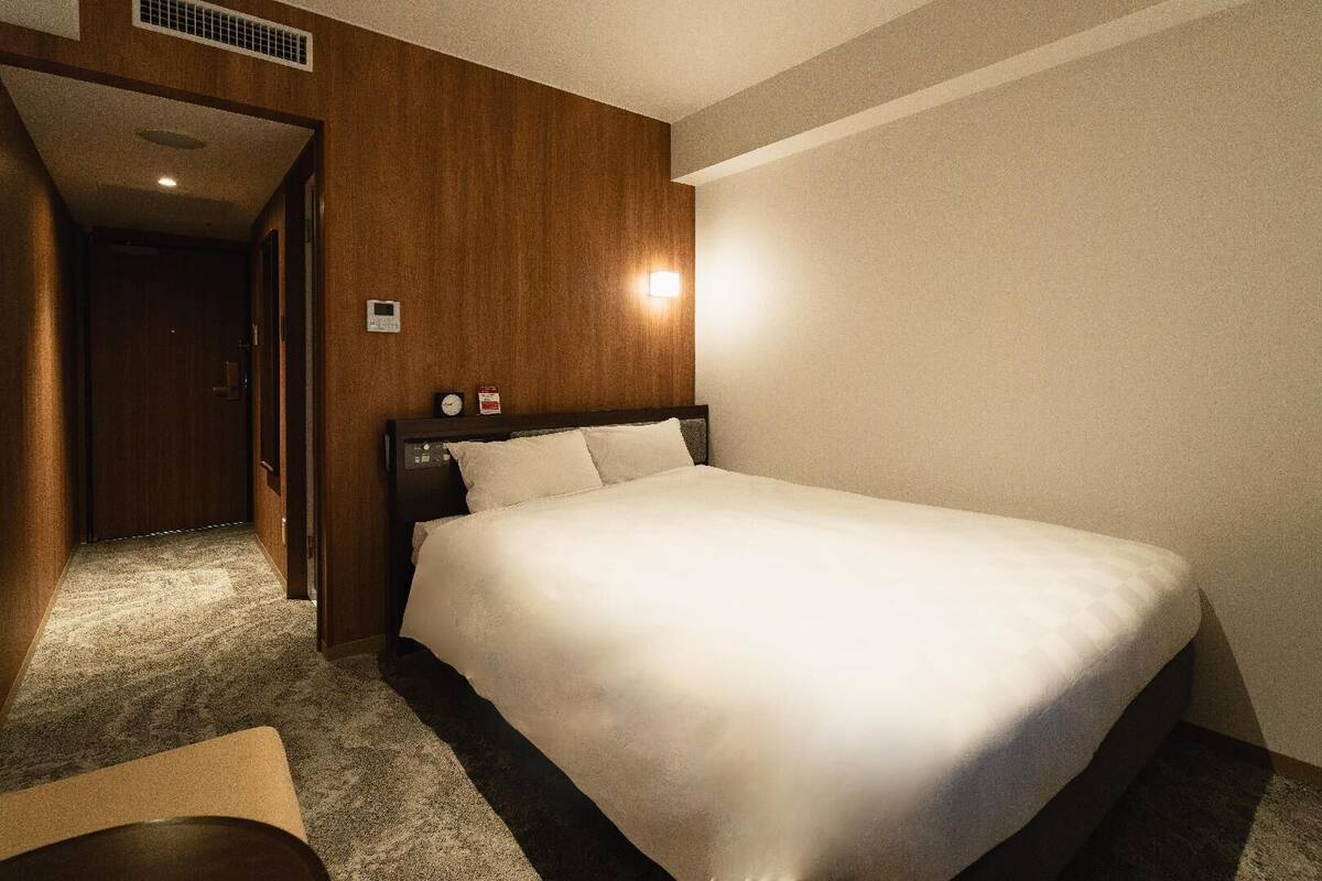 遮光窗簾/窗簾、免費 Wi-Fi、床單