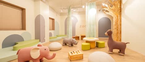 Área de juegos infantiles techada