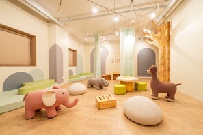 Área de juegos infantiles bajo techo