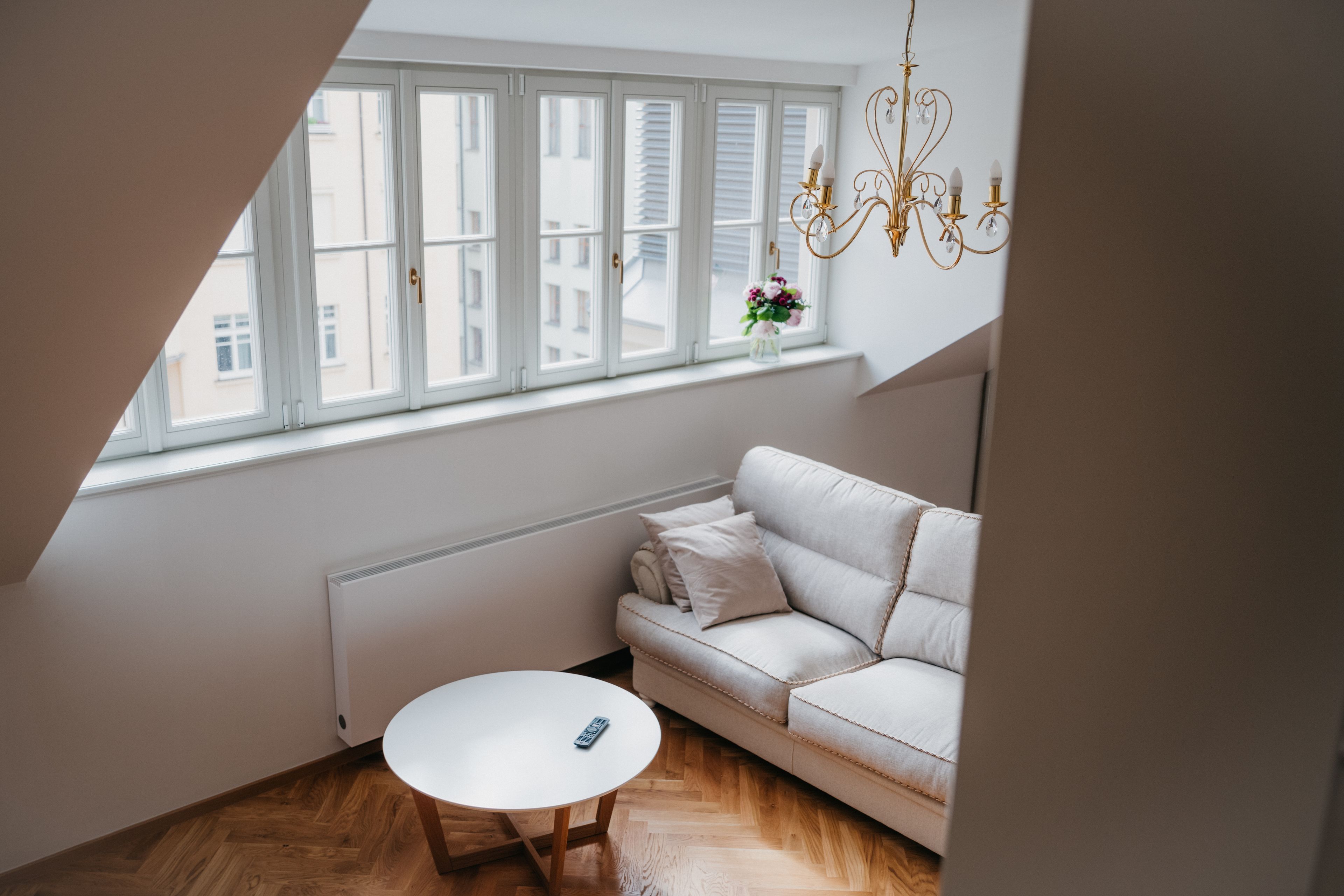 deluxe duplex | living area | flat-screen tv, netflix