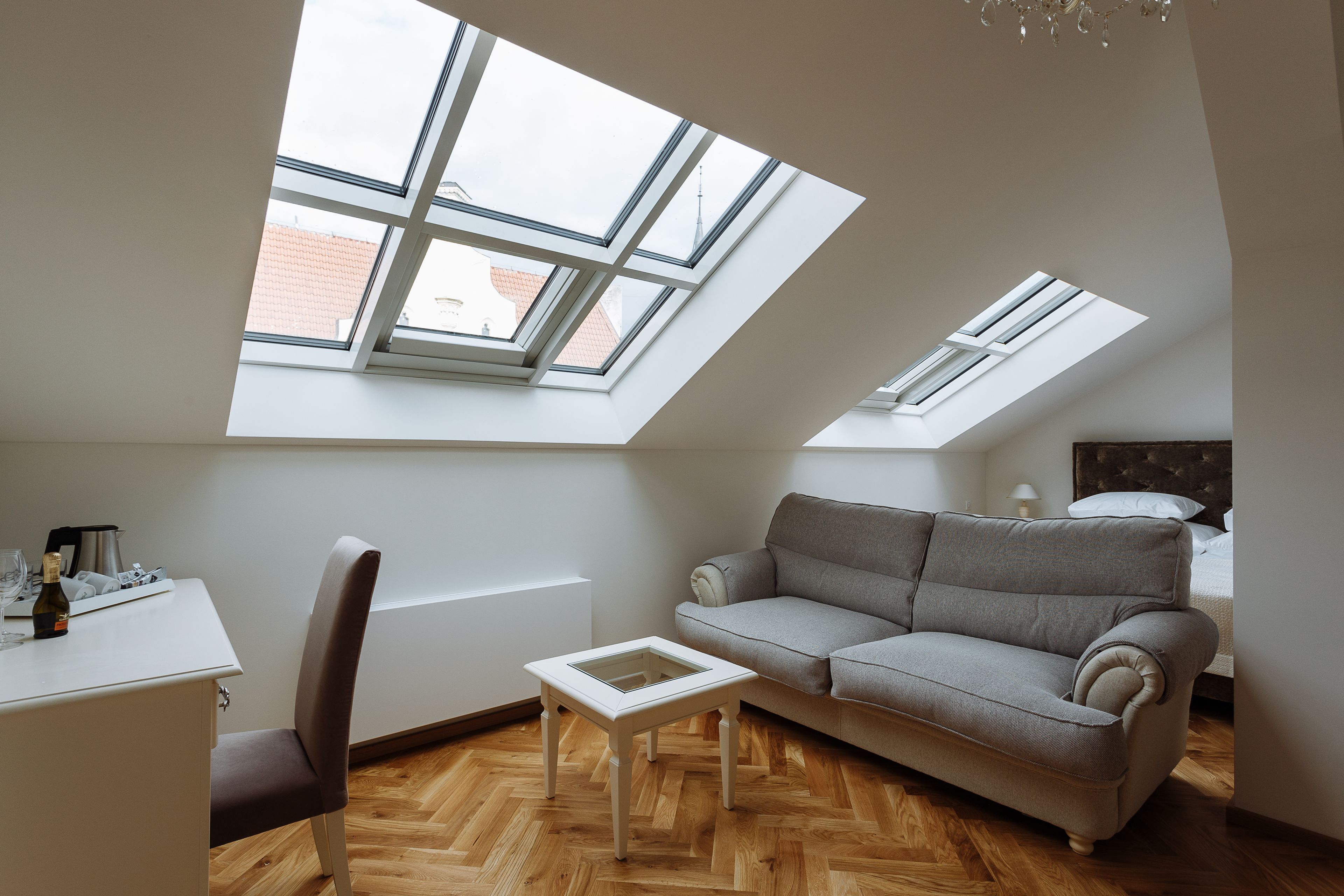 superior suite | living area | flat-screen tv, netflix