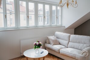 Dúplex Deluxe | Zona de estar | Una televisión de pantalla plana, Netflix