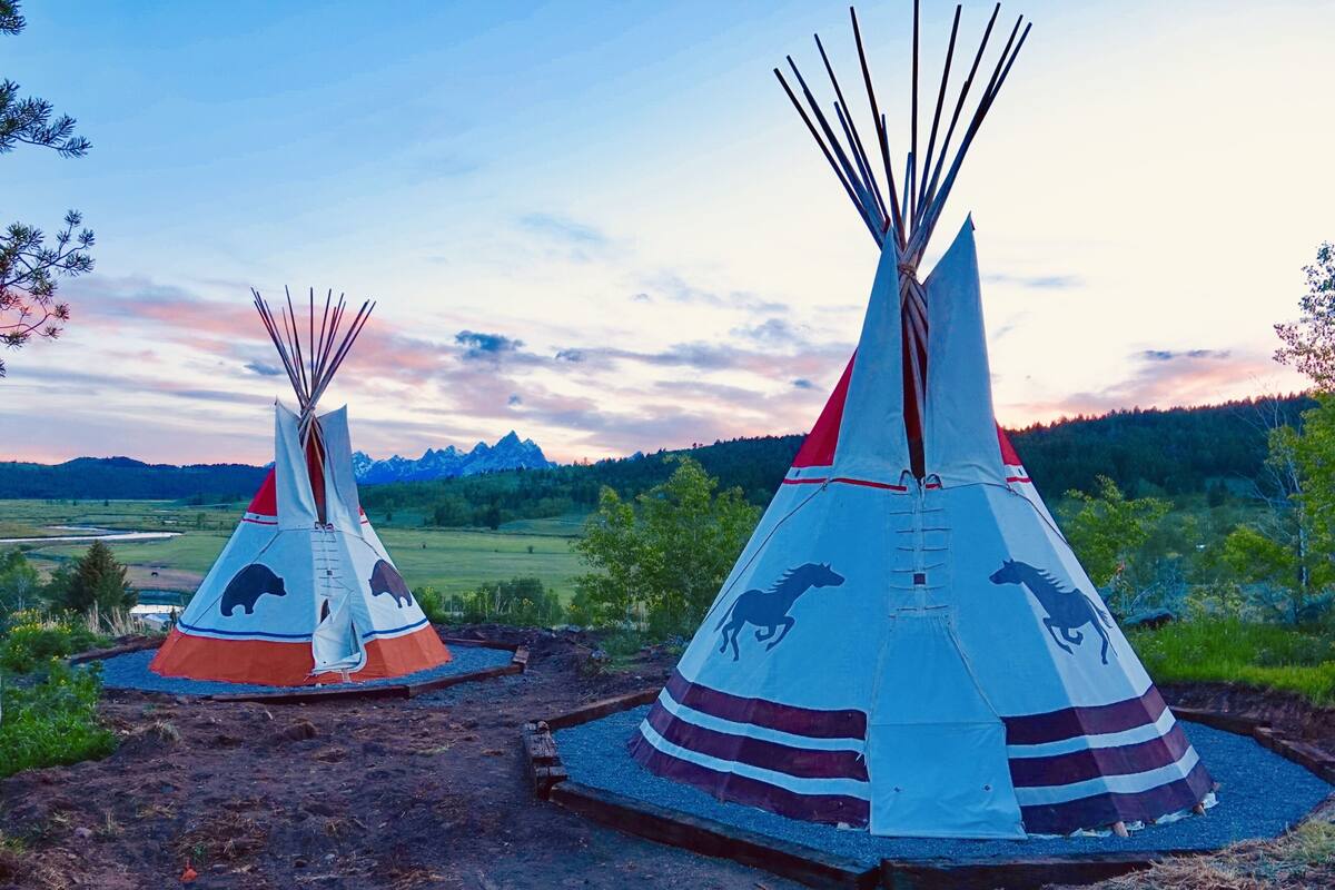 Yurt Sioux Tipi on decking - no bathroom  | WiFi (free)