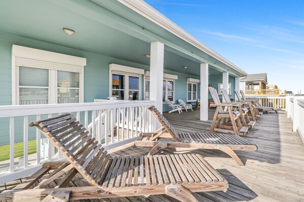 House, 5 Bedrooms | Terrace/patio - Out Of The Blue 5 Bedroom Home by RedAwning (Port Bolivar)