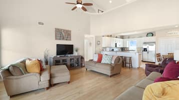 Hus, 5 soverom | Oppholdsområde | Smart-TV