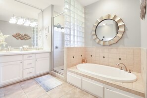 House, 5 Bedrooms | Bathroom