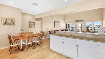 House, 5 Bedrooms | Interior