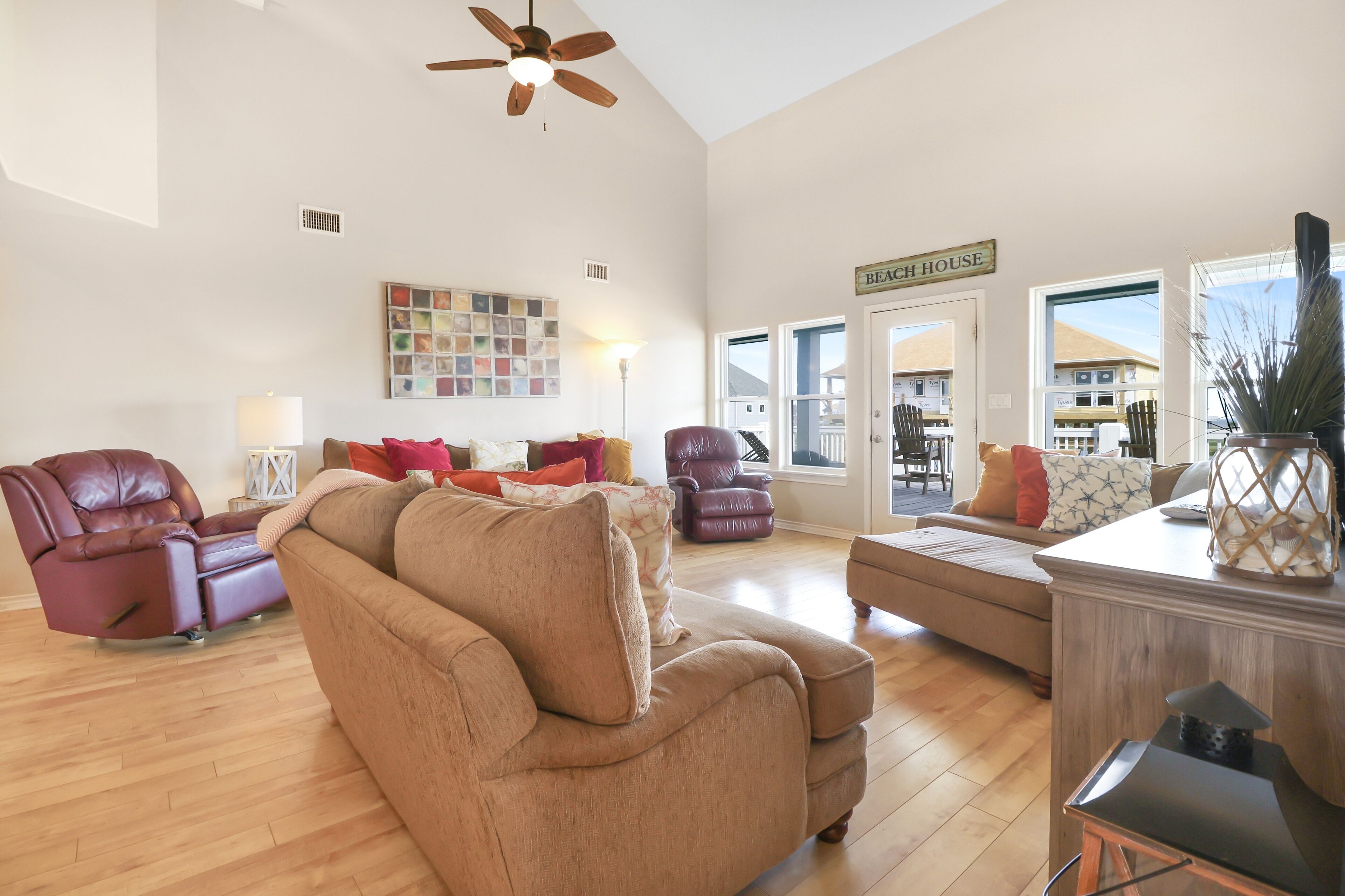 單棟房屋, 5 間臥室 | 客廳 | 智能電視