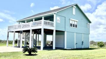 House, 5 Bedrooms | Exterior