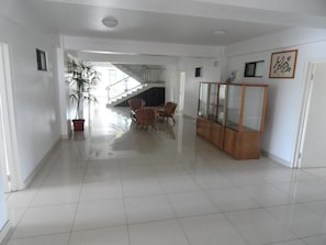 Lobby lounge - Wailoaloa Seascape Hotel (Nadi)
