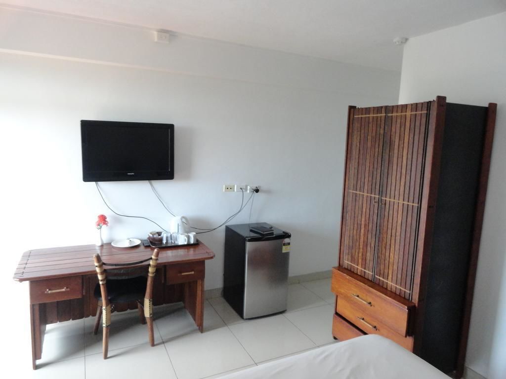 deluxe double room (pool view) | room amenity