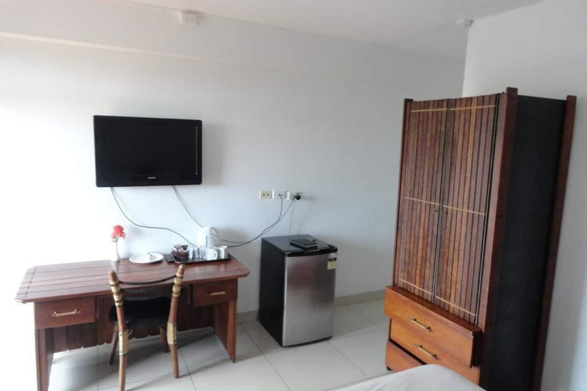 deluxe double room (pool view) | room amenity