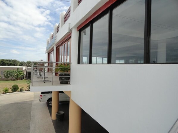 Exterior - Wailoaloa Seascape Hotel (Nadi)