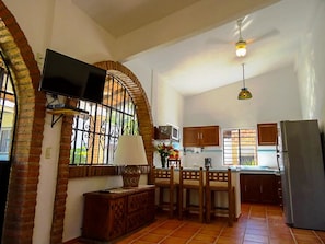 Traditional Townhome, 1 Bedroom | Private kitchen