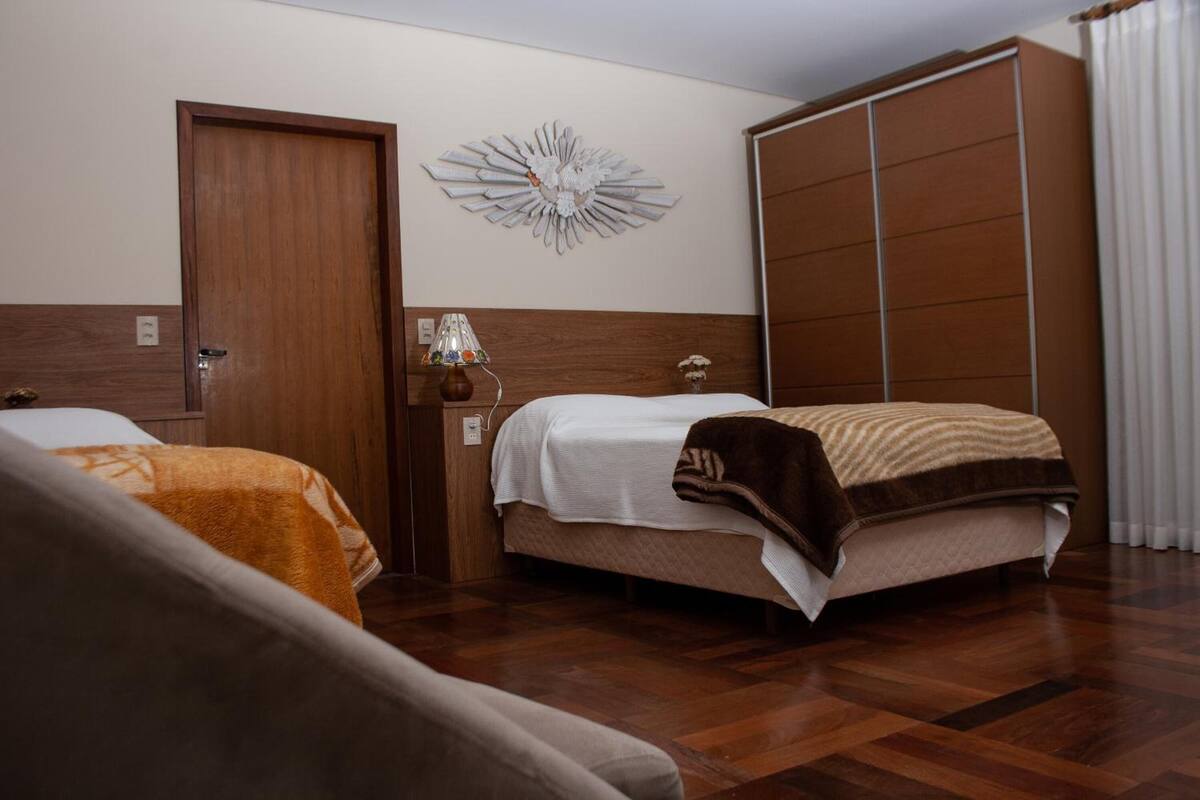 3 bedrooms, hypo-allergenic bedding, desk, free wifi